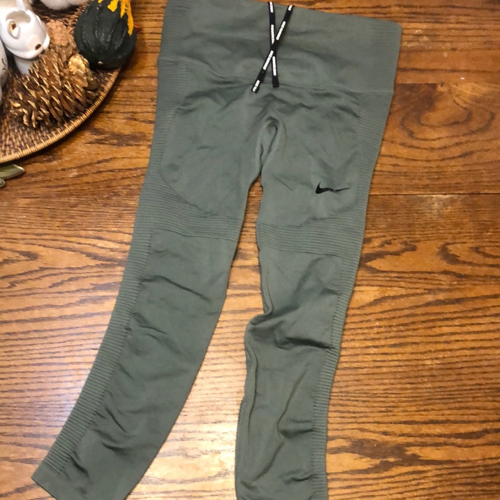 NWOT Nike compression running tights